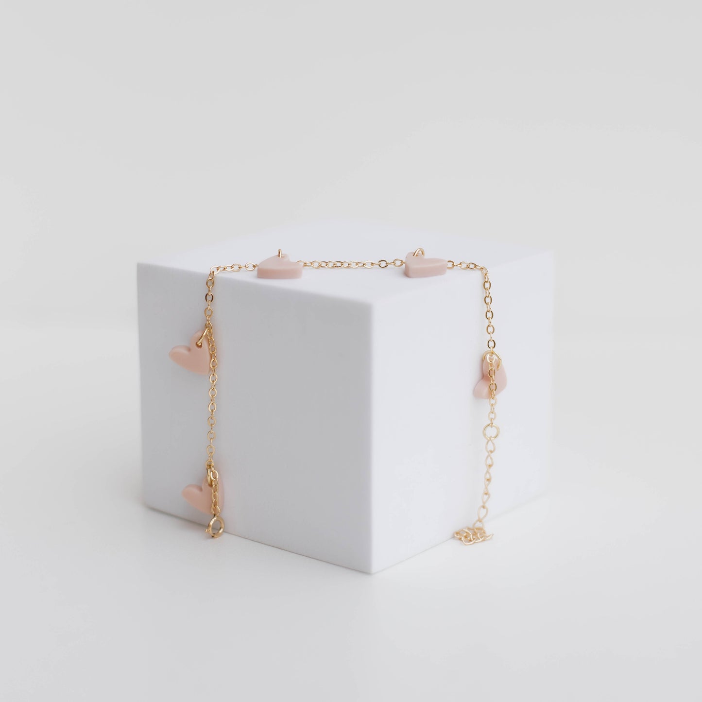 Pulseira corações rosinha folheada a ouro