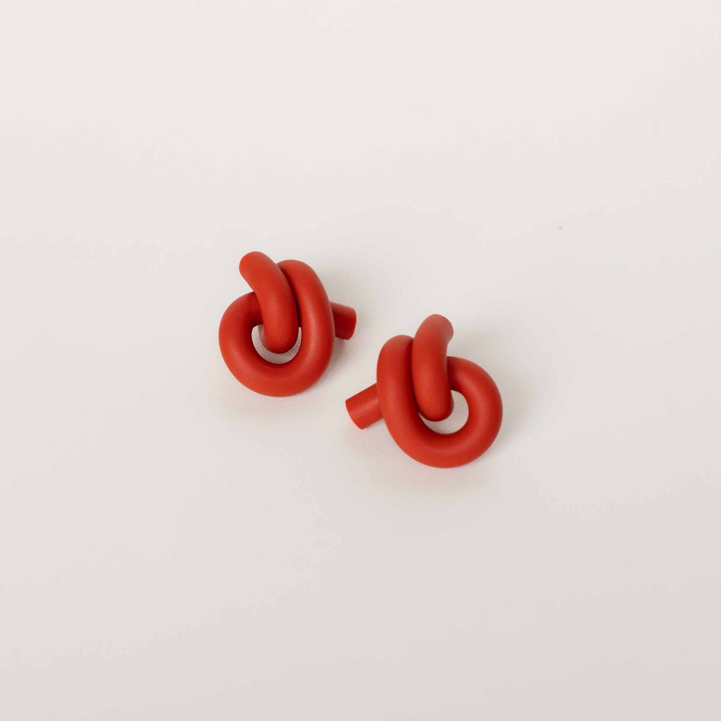 Brinco Nó vermelho