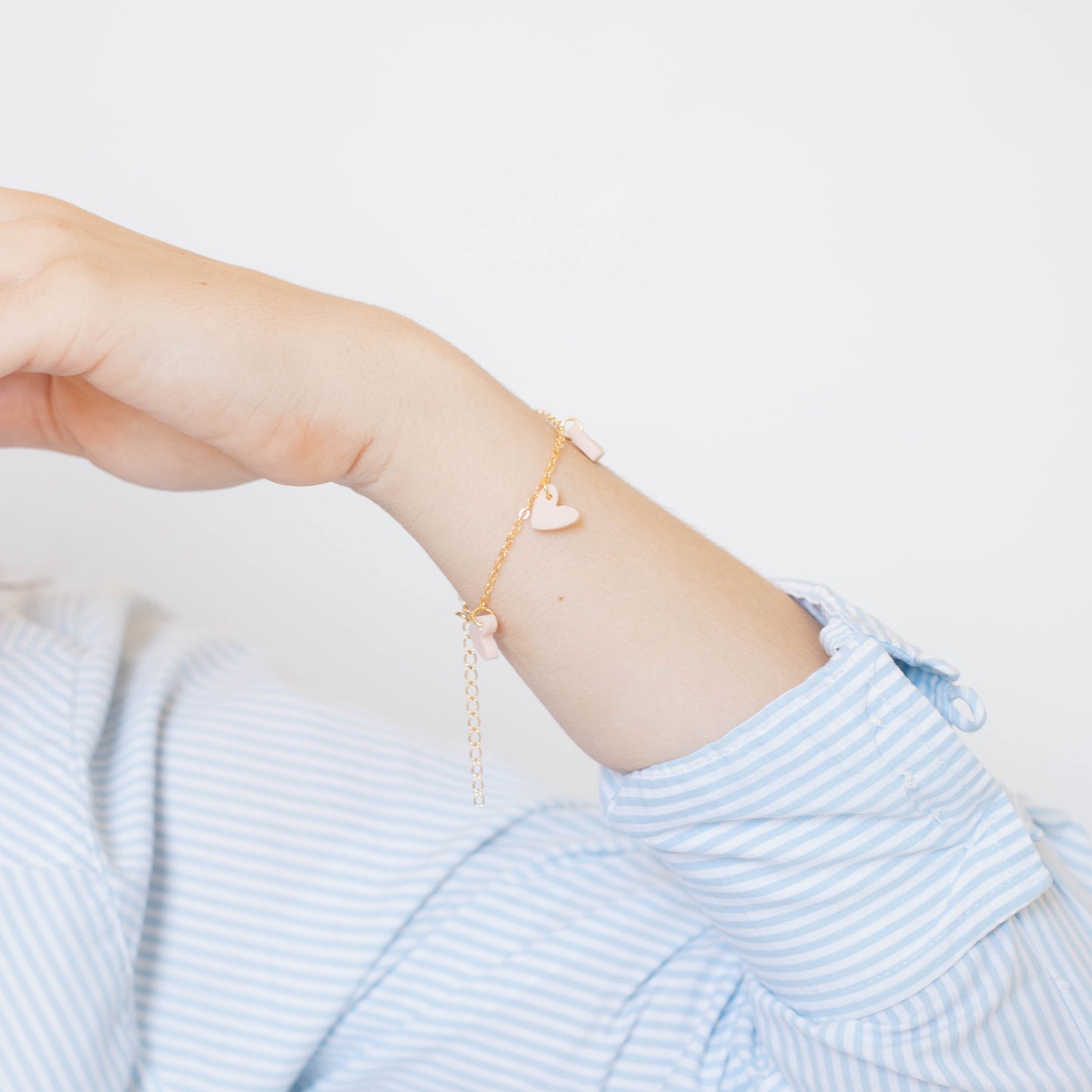 Pulseira corações rosinha folheada a ouro