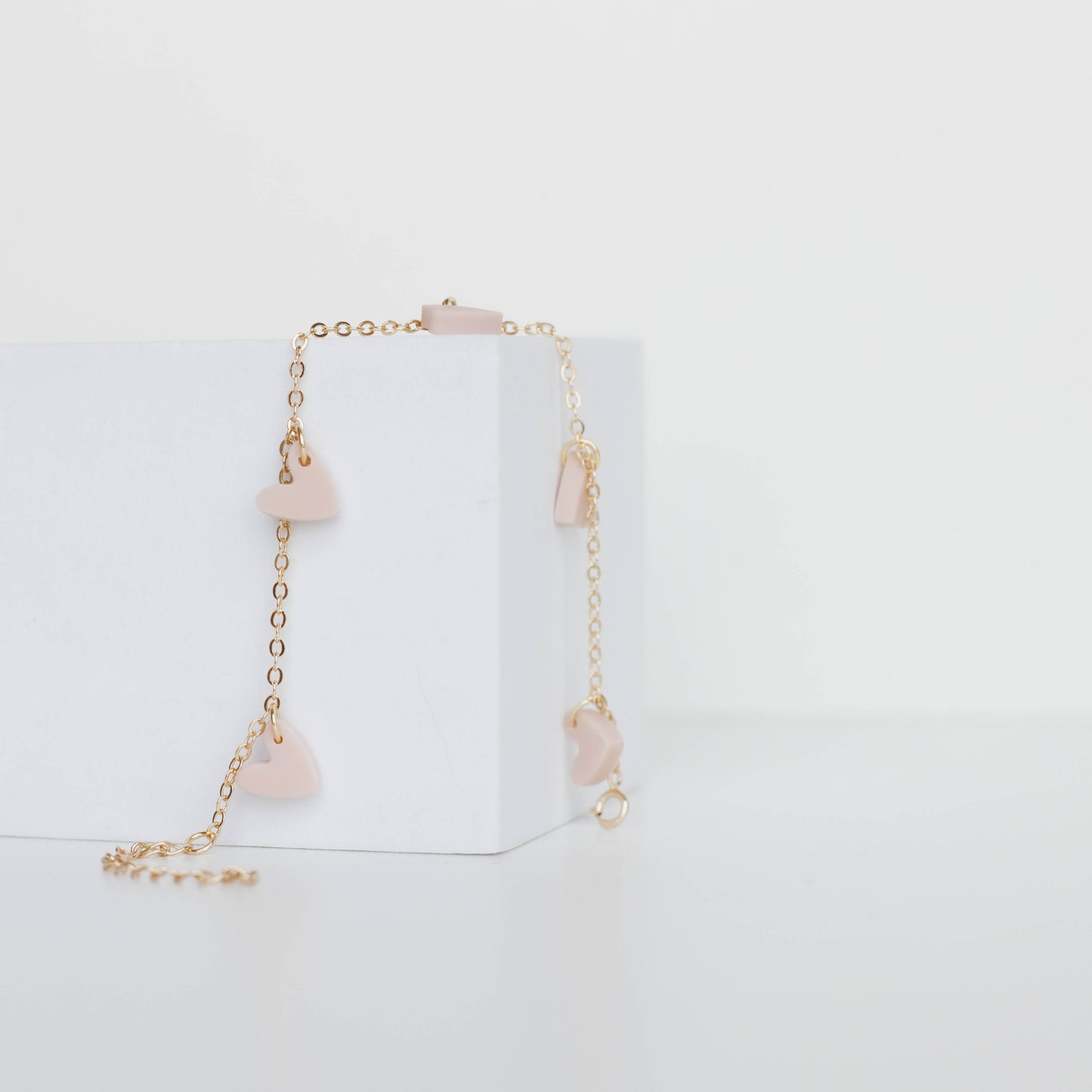 Pulseira corações rosinha folheada a ouro